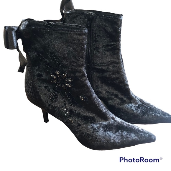 Pelle Moda Black Calf Hair Embellished  Witchy Core Booties Sz. 6 - Picture 1 of 9